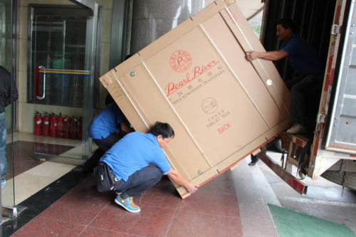 龙凤钢琴贵重工艺品无忧运